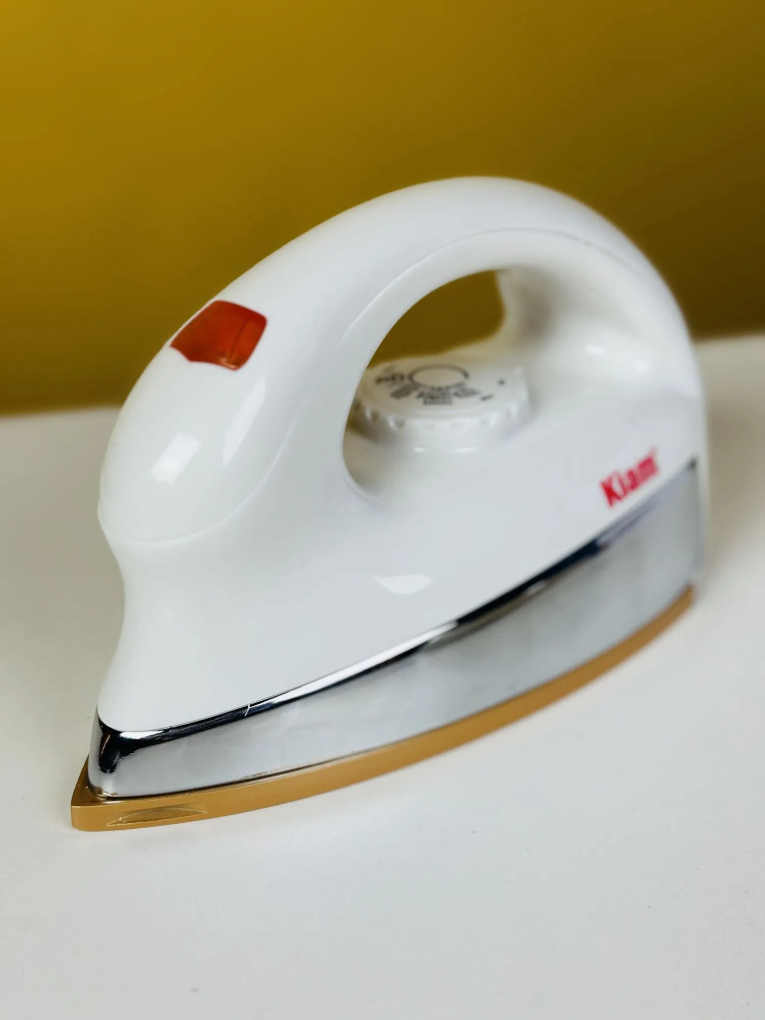 Kiam Es596 1000W Cordless Electric Dry Iron D Kiam Es596 1000W Cordless Electric Dry Iron D