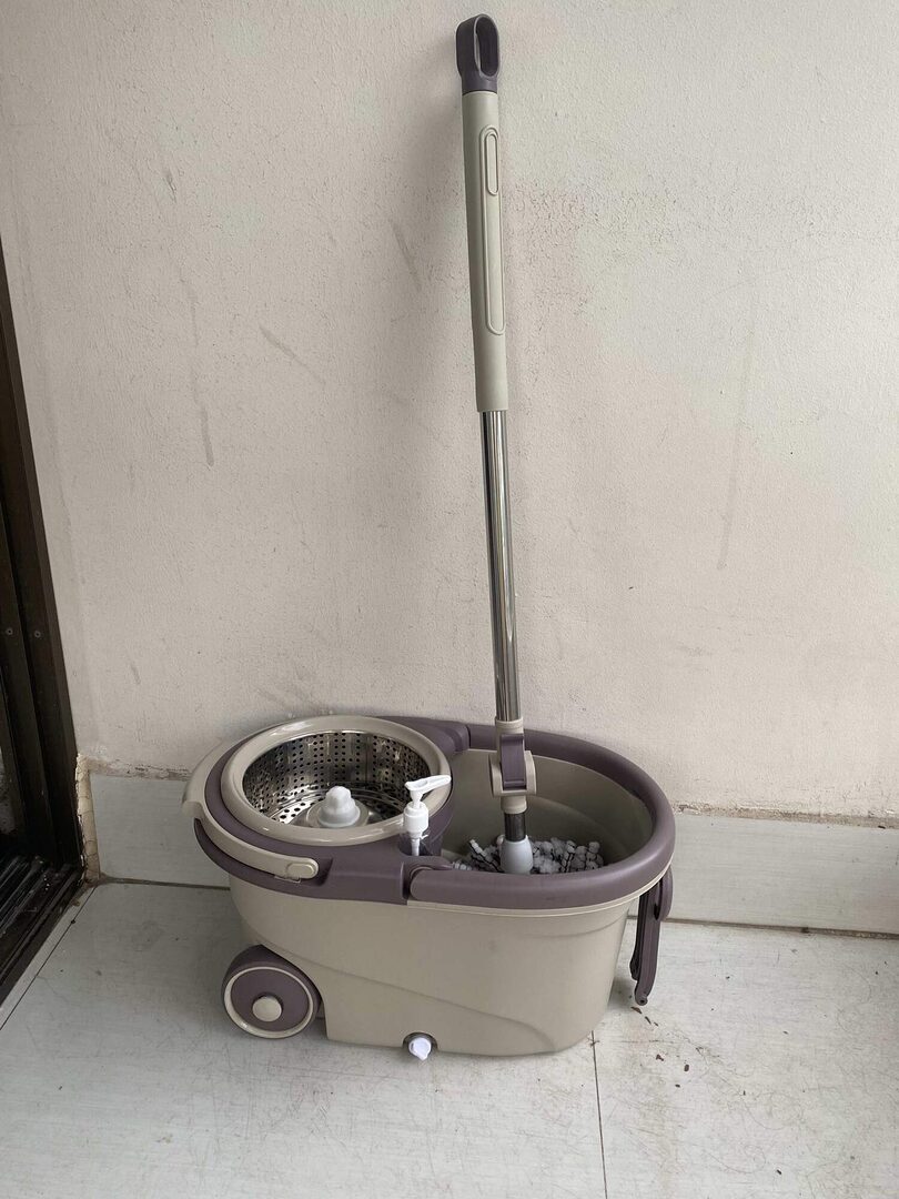 Make Cleaning A Breeze 360 Degree Floor Cleaning Spin Mop With Wheels &Amp; Mop Bucket Set A Make Cleaning A Breeze 360 Degree Floor Cleaning Spin Mop With Wheels &Amp; Mop Bucket Set A